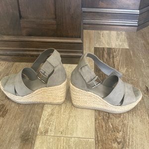 Faux Suede Gray wedges!
